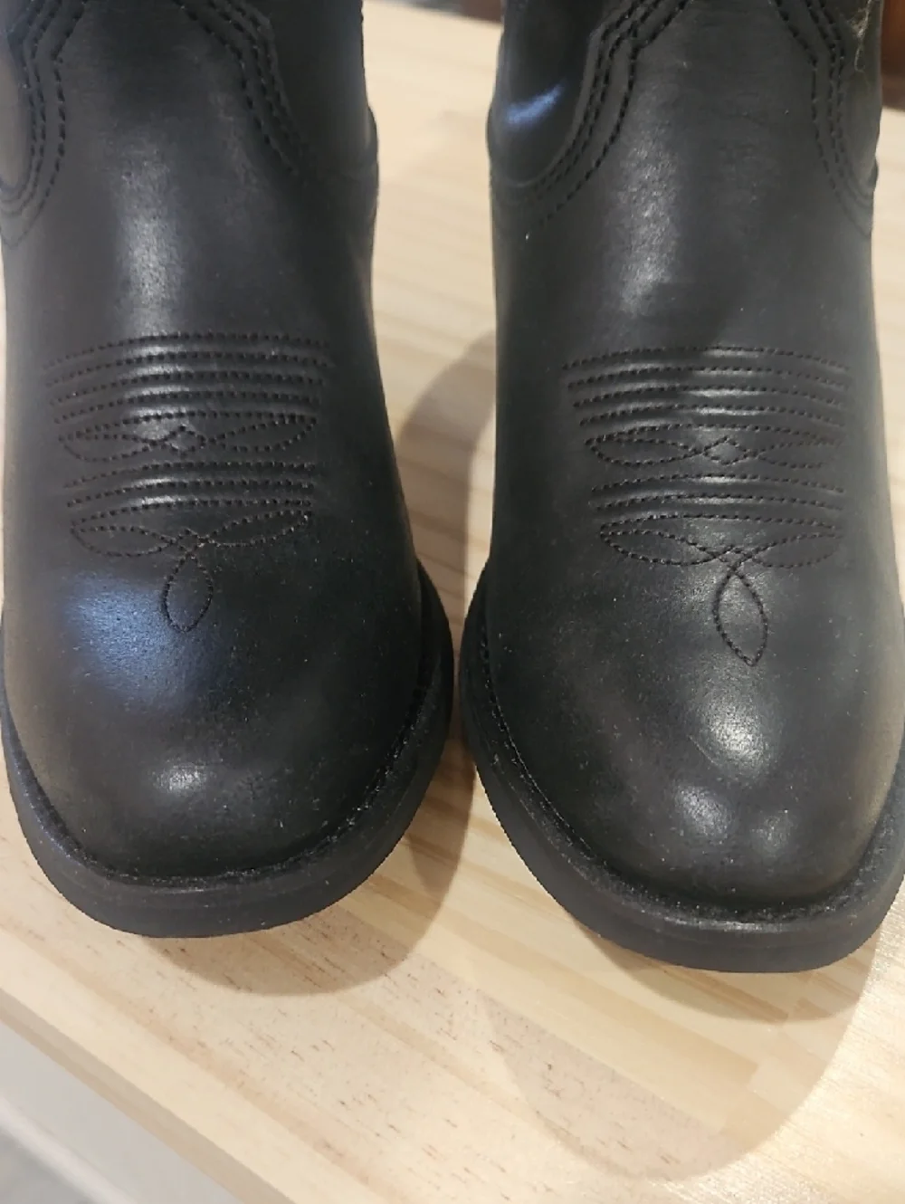 Shyanne Black Western-Style Cowboy Boots - Picture 2 of 6